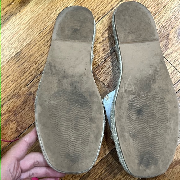 Steve Madden White Sandals, with Gold Embellishments Slides - Picture 2 of 3